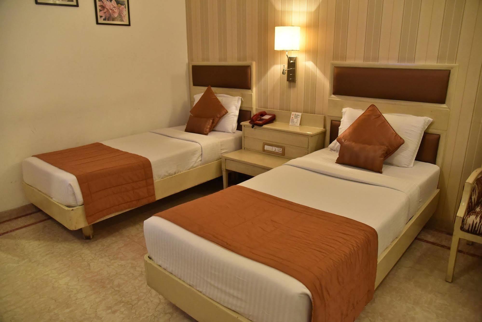 โฮเต็ล พาร์ค แกรนด์ Hotel จัณฑีครห์ ภายนอก รูปภาพ