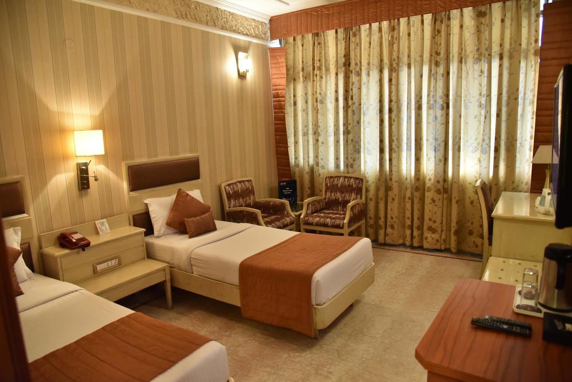 โฮเต็ล พาร์ค แกรนด์ Hotel จัณฑีครห์ ภายนอก รูปภาพ